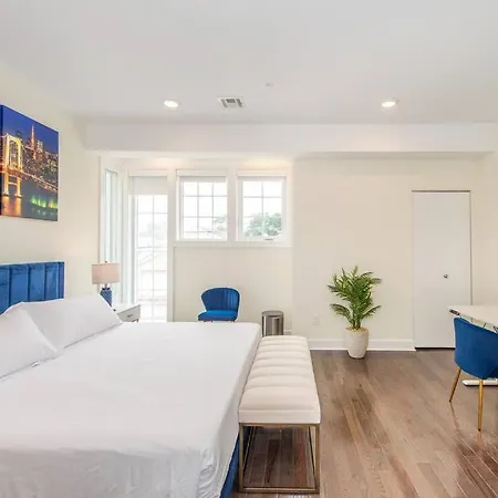 Stylish Chic Condo Nyc At Fingertips